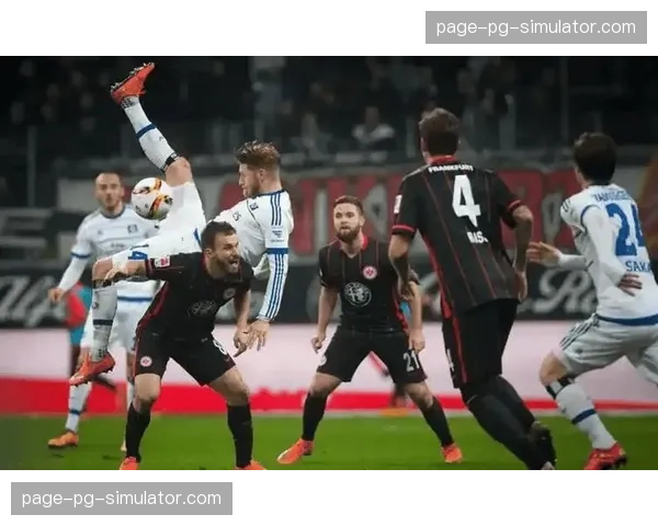 前德国国脚托尼-克罗斯现身柏林赫塔主场，观战儿子所在青年队比赛。